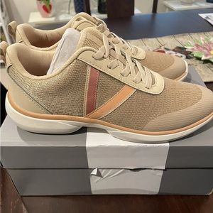 Vionic Women Size 8 Jolisa Semolina Sneaker Walking Shoes NEW NIB